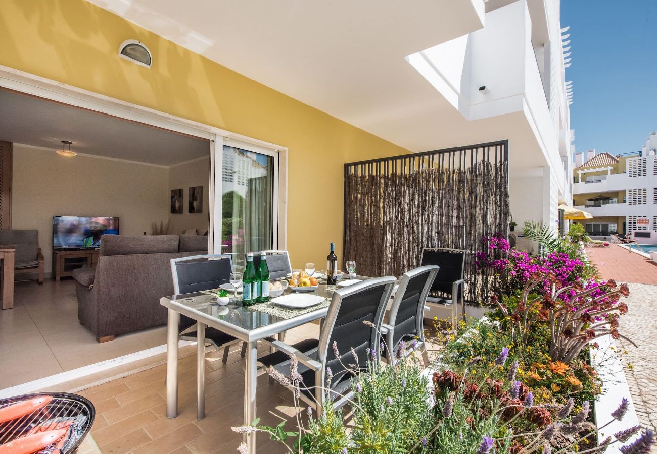 Apartamento en Cabanas de tavira - Apartamento Patricia/Comedor Patio y Piscina 