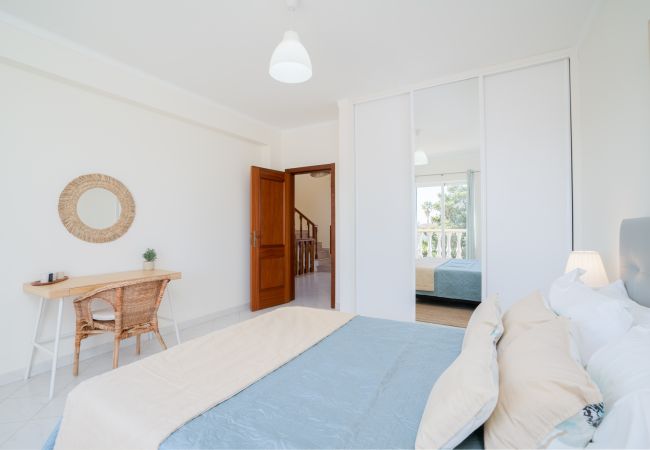 Terraced House in Fuseta - CASA CHAMELEON, Upper Town Terraced House in Fuseta - CASA CHAMELEON, Upper Town