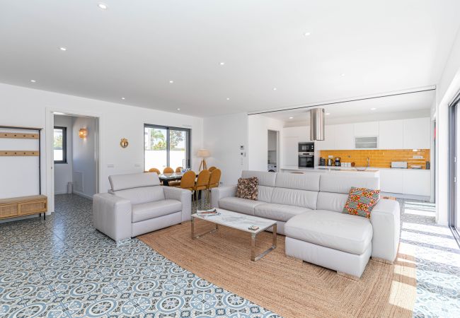 Villa in Santa Luzia - CASA BRANCA 7 BED, Fishing Village Villa in Santa Luzia - CASA BRANCA 7 BED, Fishing Village