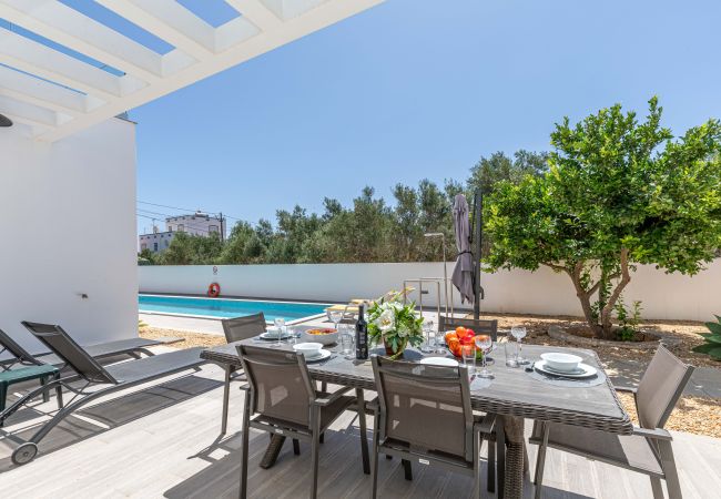 Villa in Santa Luzia - CASA BRANCA 7 BED, Fishing Village Villa in Santa Luzia - CASA BRANCA 7 BED, Fishing Village