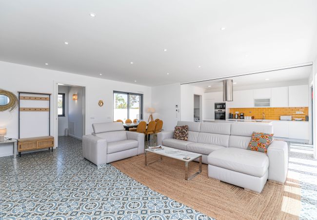 Villa in Santa Luzia - CASA BRANCA 7 BED, Fishing Village Villa in Santa Luzia - CASA BRANCA 7 BED, Fishing Village