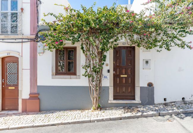 Terraced House in Tavira - CASA AMALIA, Town Centre Terraced House in Tavira - CASA AMALIA, Town Centre